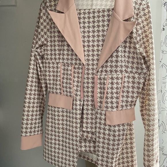 2 women’s size M business suits. Worn once each. Definitely a head turner. - Picture 2 of 3